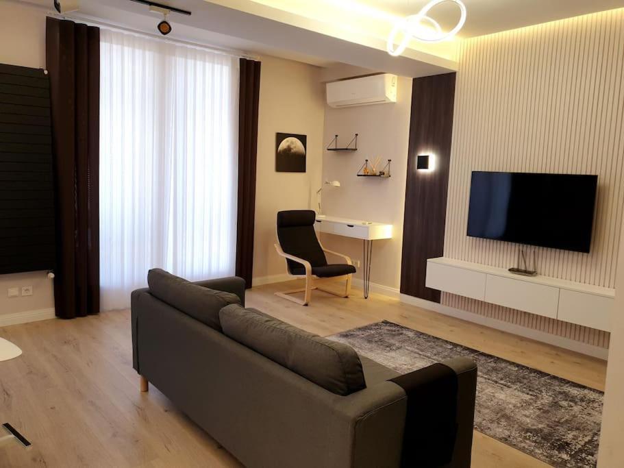 Lovely 1-Bedroom Rental Unit In Downtown Dushanbe Exterior photo